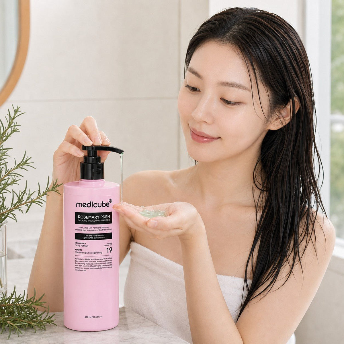 Medicube - Shampoing épaississant rafraîchissant au romarin PDRN 400ml - Rosalinaboutique